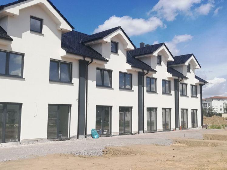 nette Mieter für Erstbezug eines modernen und hochwertig ausgestatteten Reihenhauses gesucht - Photo 1