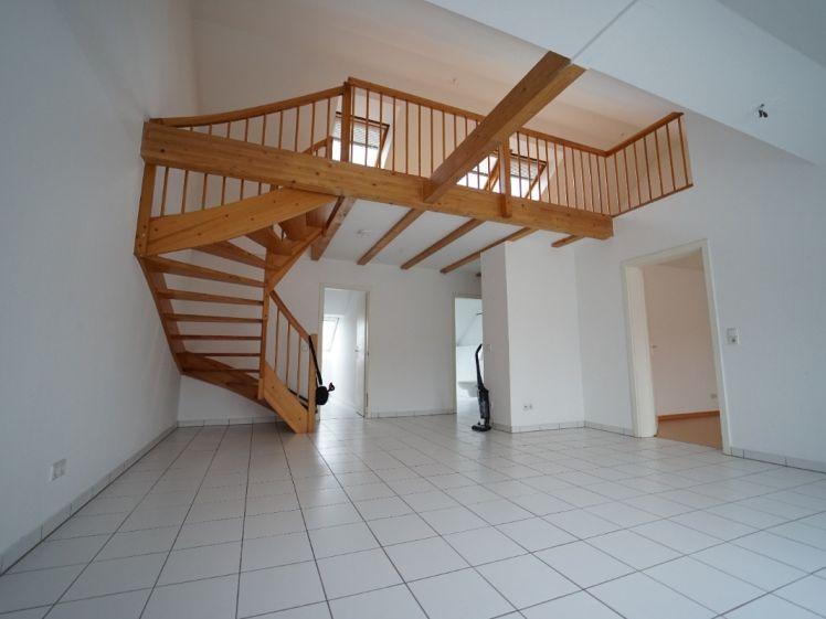 II 2 - Raum Dachgeschoss Wohnung mit Galerie und EBK - ab sofort II - Foto 1