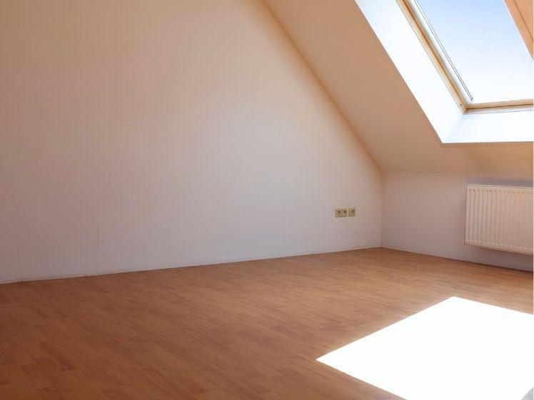 Wohnen mit Weitblick: Lichtdurchflutete Maisonettewohnung mit großzügiger Galerie - Photo 1