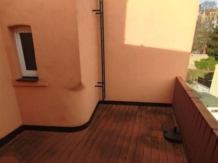 Großzügige 3-Zimmer mit EBK, großen Balkon und Laminat in zentraler Lage! - Photo 1