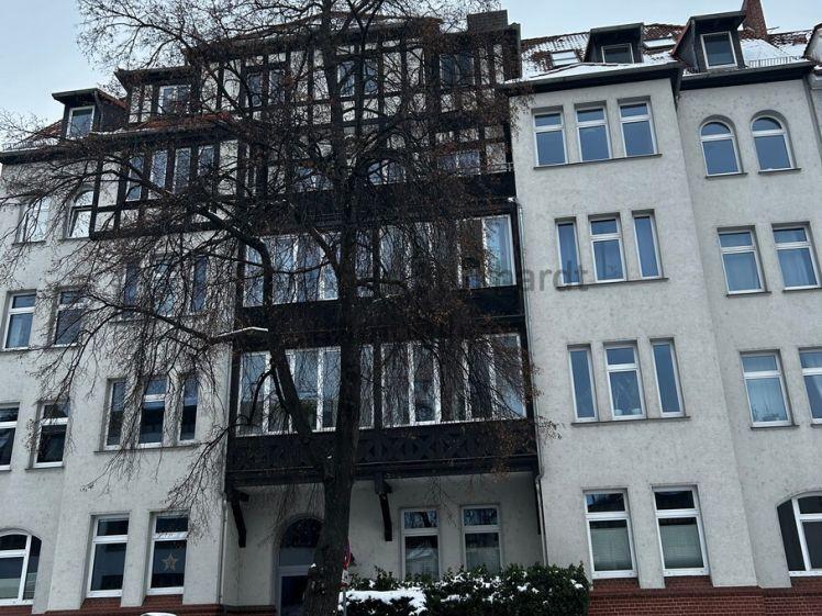 Großzügige 2-Raum-Altbauwohnung mit Balkon & Aufzug - Photo 1