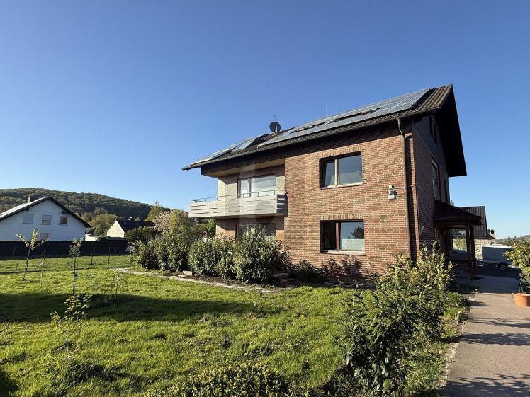 HELL MIT BALKON UND STELLPLATZ - Photo 1
