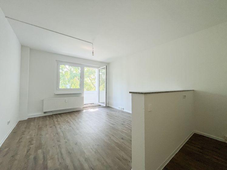 Treppensteigen lohnt sich: Frisch renovierte Familienwohnung mit Tresen & Balkon - Foto 1