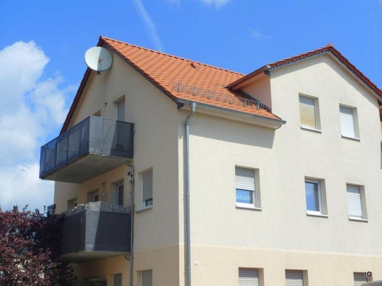 Ab Mitte August 2026: 3-Zimmer-Wohnung im 1.OG mit Balkon, halboffener Küche und PKW-Stellplatz - Foto 1