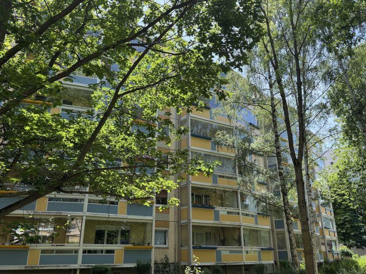 Echtes Schmuckstück. Helle Wohnung mit großem verglasten Balkon in ruhiger Lage. - Foto 1