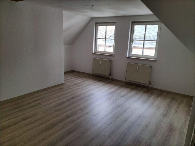 gemütliche 3-Zimmer Wohnung am Kirchplatz Crimmitschau, Laminat vor 2 Jahen erneuert! ab 01.06.2026 - Photo 1