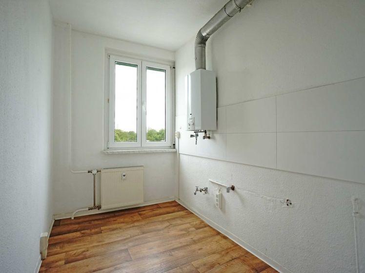Entspannt leben: Lichtdurchflutete Wohnung mit Balkon und Wohlfühlambiente - Photo 1