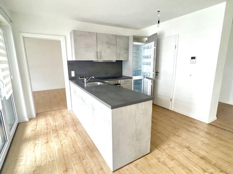 Modern und Zentrumsnah - 2 Zimmer NB Wohnung mit EBK, Balkon und TG - Photo 1