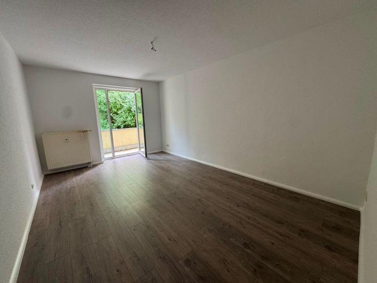 Moderne Whg. - Bad mit Fenster + Balkon am Wohnzi.u.v.m. - Foto 1