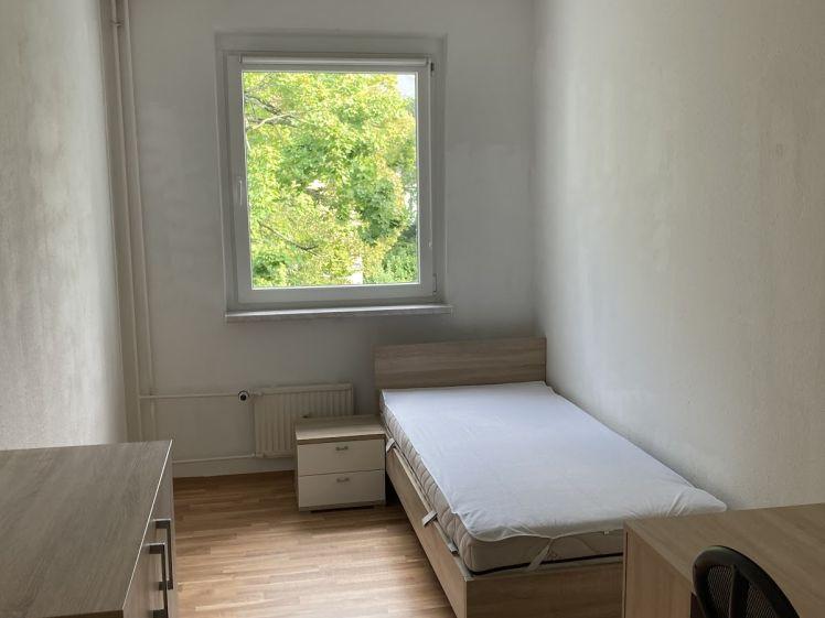 Alles vor der Haustür im WG Zimmer in Geras Zentrum. - Photo 1