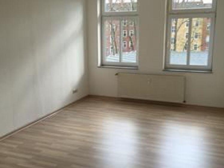 Günstige 3-Zi. mit Aufzug, Einbauküche, Balkon, Wanne, Dusche und Laminat! - Photo 1