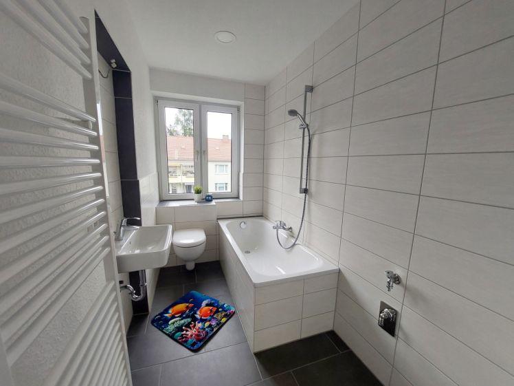 frisch sanierte 3-Raumwohnung mit Balkon und Tageslichtbad - Photo 1