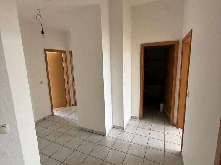 Helle 3-Raum-Wohnung mit Balkon und praktischem Grundriss - Foto 1