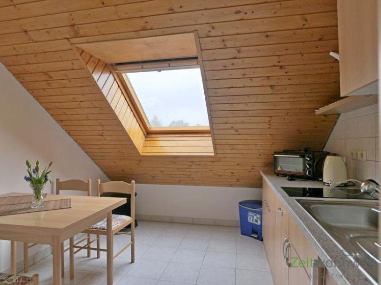 (EF1025_M) Dresden: Ockerwitz, preiswerte möblierte Dachwohnung mit Balkon und Grundreinigung, WLAN - Foto 1