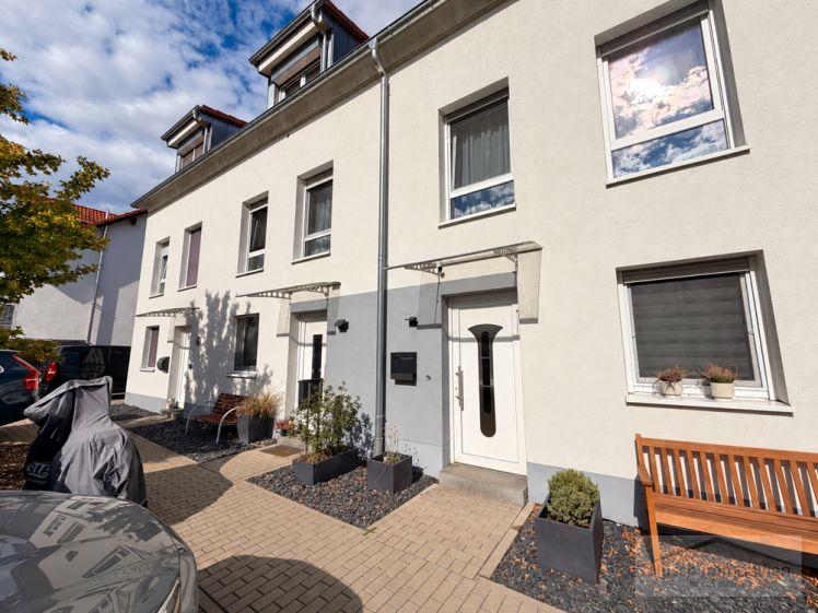 Modernes Reihenhaus für Familien – ca. 151 m² Wohnfläche, Garten, überdachte Terrasse & Einbauküche - Photo 1