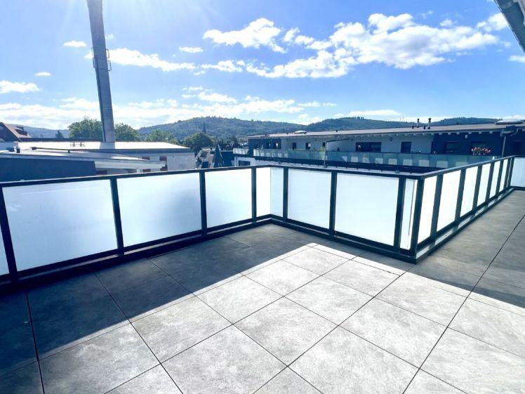 Über den Dächern der Stadt - Moderne 2 Zimmer NB Wohnung mit EBK, Dachterrasse und TG - Foto 1