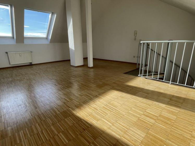 Frei ab 1.8. 26Wohnen über zwei Etagen ! Sonniger Balkon, Aufzug, - Foto 1