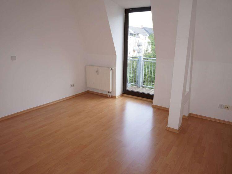 Frei ab 1.12.26 - DG-Whg. - Bad mit Dusche - inkl. EBK - Balkon ! - Photo 1