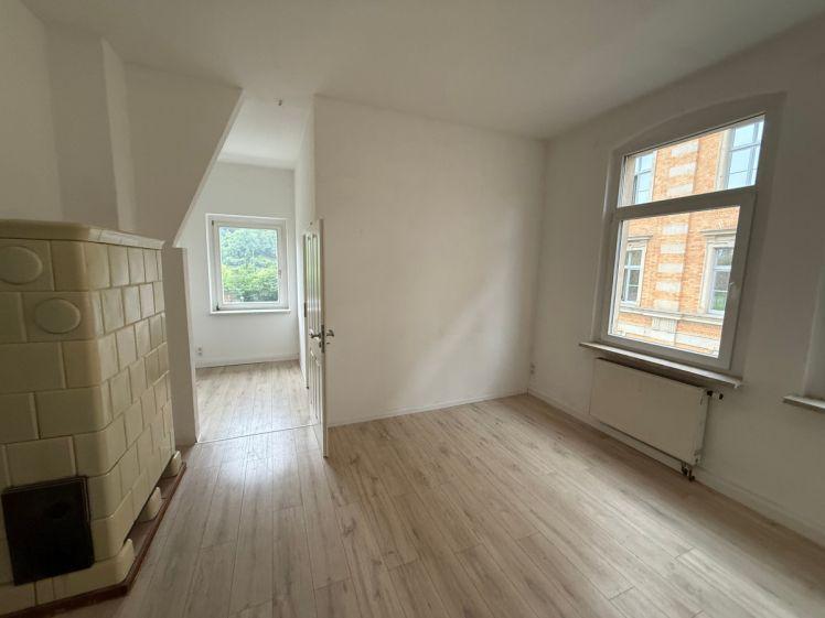 Neu sanierte 5-Raum-Wohnung mit Balkon und EBK in der Greizer Neustadt - Foto 1