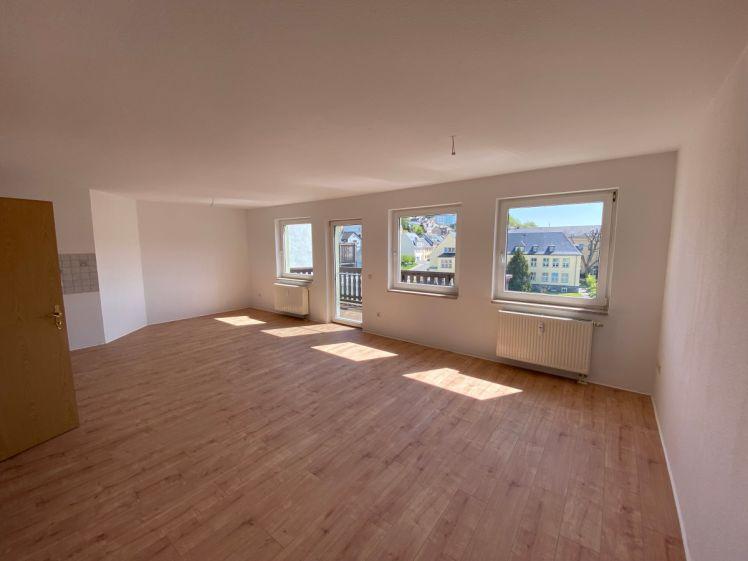 Exklusive 3-R-Dachgeschosswohnung zentrumsnah mit Aufzug und Balkon!! - Photo 1