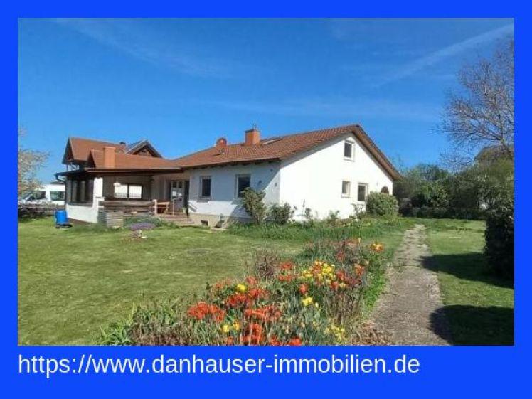 Geräumiges, modernisiertes Einfamilienhaus mit weitläufigem Garten. - Photo 1