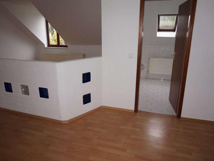 DG / 1-Zi-Whg. mit Laminat - Bad mit Fenster + Dusche - Photo 1