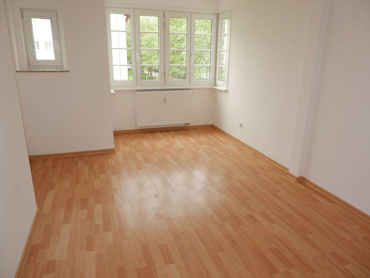 1. OG ! geräumige Küche - Außenstellplatz - am Heimgarten ! - Foto 1