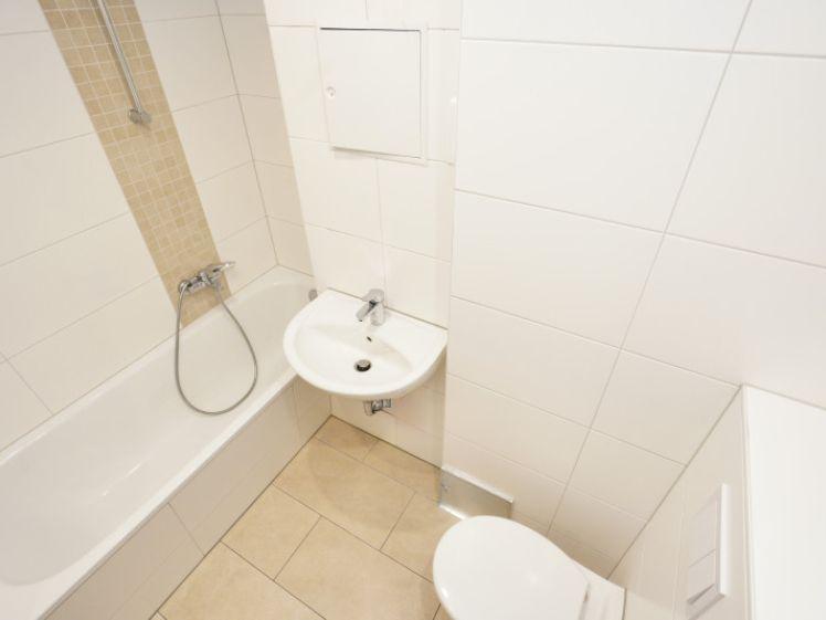Modernes Bad / Aufzug / Gute Lage - Foto 1