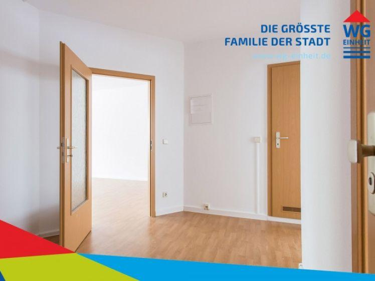 Attraktive 3-Raum-Wohnung mit Einbauküche in der Nähe vom Vita-Center - Foto 1