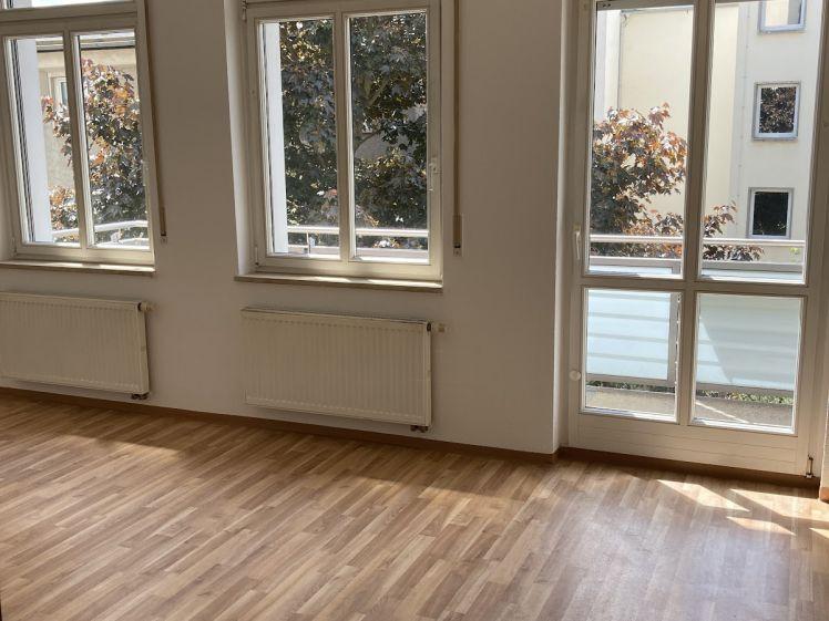 Wohnglück am Markt – Ihr neues Zuhause mit Balkon und Aufzug. - Photo 1