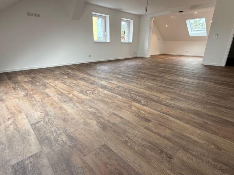 ALLES NEU im DG = 2.OG - hochwertige Ausstattung - frei ab sofort - Photo 1