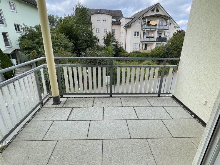 Frei ab 1.10.26 - im 1. OG - in TOP Lage ! Bad mit Fenster + großes Wohnzi. - Photo 1