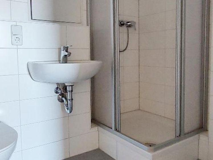 Einbauküche, große 3 Zimmer, Balkon, frisch saniert, Aufzug - Photo 1