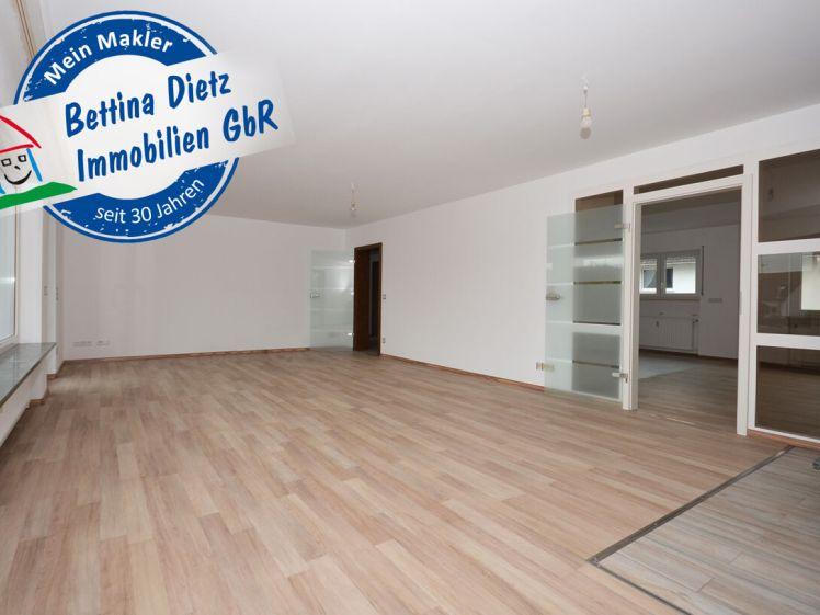 DIETZ: Modernisierte 4,5 Zimmer-Wohnung mit Balkon, Garage und eigenem Garten - Direkter Zugang! - Photo 1