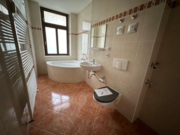 Bad mit Fenster + Eckwanne - Laminat - Schlafen zum Innenhof** - Photo 1
