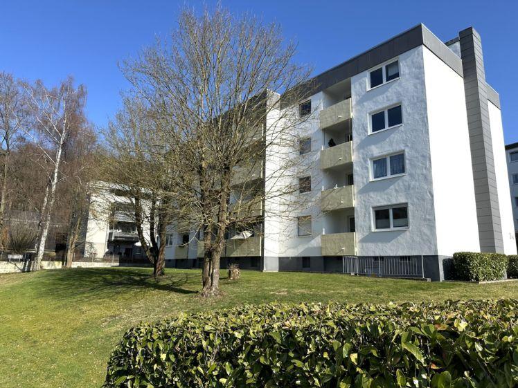 Helle, gemütliche 2-Zimmerwohnung mit Balkon, Stellplatz und Blick ins Grüne! - Photo 1