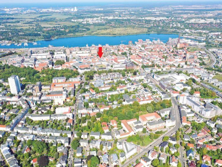 Moderne Stadtwohnung mit Aufzug, Einbauküche und optimaler Verkehrsanbindung in Rostock-Stadtmitte - Foto 1