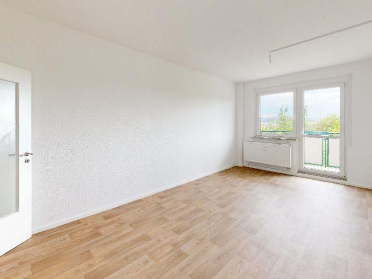 Dein zukünftiges Zuhause mit Gestaltungsspielraum! Helle & neu zu sanierende 2-Raum-Wohnung mit Balkon am Stadtrand von Reichenbach - Foto 1