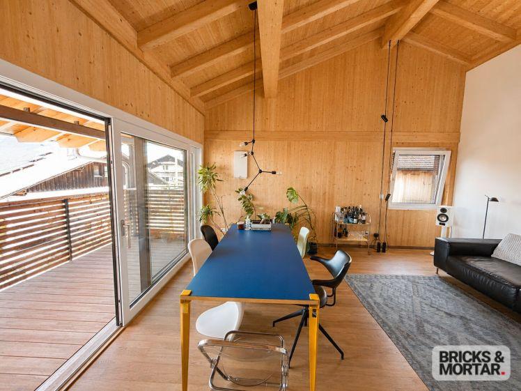 Vermietung einer exklusiven 2-Zimmer-DG-Wohnung mit offenem Sichtdachstuhl und traumhaftem Bergblick - Foto 1