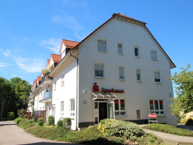 Tollwitz; kleine 2-Raum-EG-Wg. am Park, mit Terrasse und Pkw-Stellplatz, frei ab 01.05.2025 - Photo 1