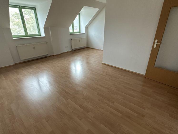 Schlafzi. hofseitig - EBK vorhanden *** - Bad mit Fenster - frei ab 1.7.26 - Photo 1