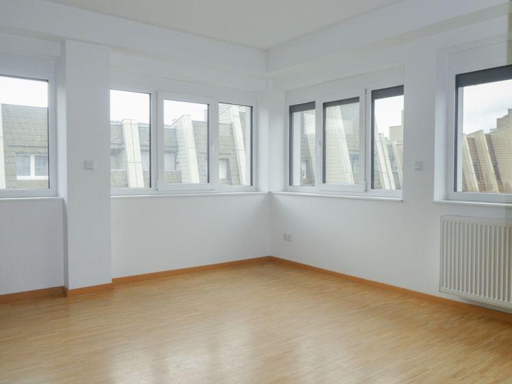 Moderne Wohnung (2021) in zentraler Lage – mit Einbauküche & Energieeffizienz A+ - Photo 1