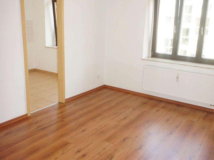 Frei ab 1.10.26 - modernes Laminat - in ruhiger Lage - Foto 1