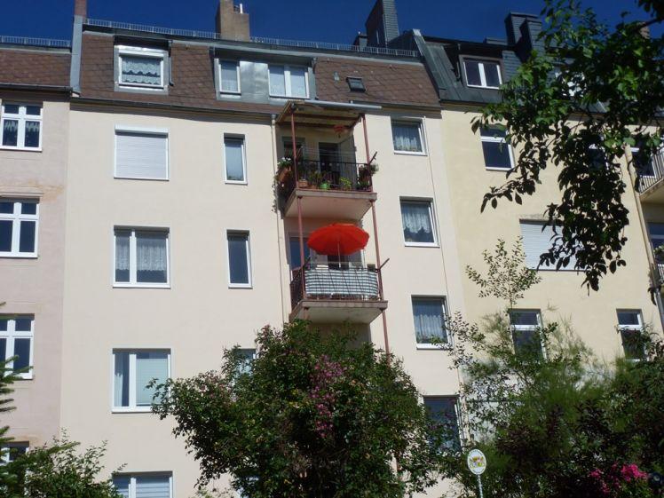 Zentrumsnahe 5-Zimmer-Wohnung (3. OG) in Hof - Süd-Balkon, Kellerabteil & Dachboden - ideal für WGs - Photo 1