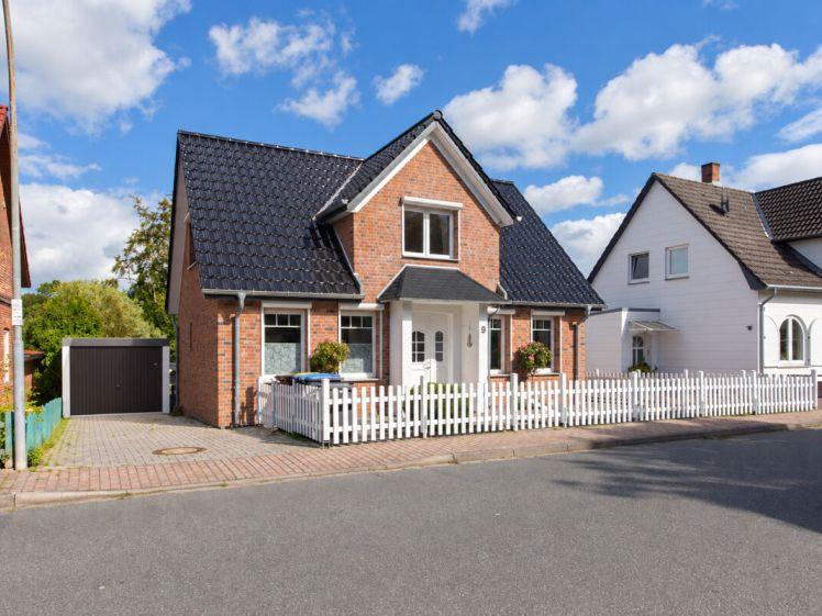 Gemütliches Zuhause mit Garten, Terrasse, Garage und eigener Sauna - Hier fehlt es Ihnen an nichts. - Foto 1
