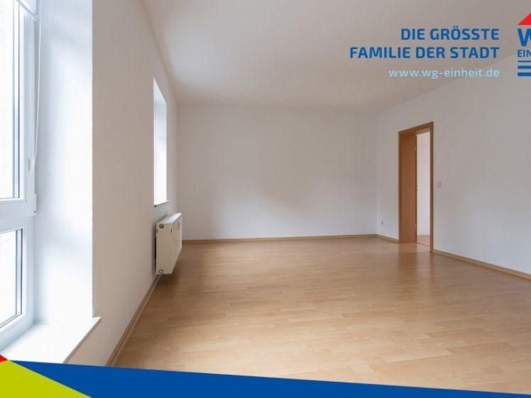 Mit riesigem Wohnzimmer + Tiefgarage - schöne 2-Raum in dörflicher Lage - Photo 1
