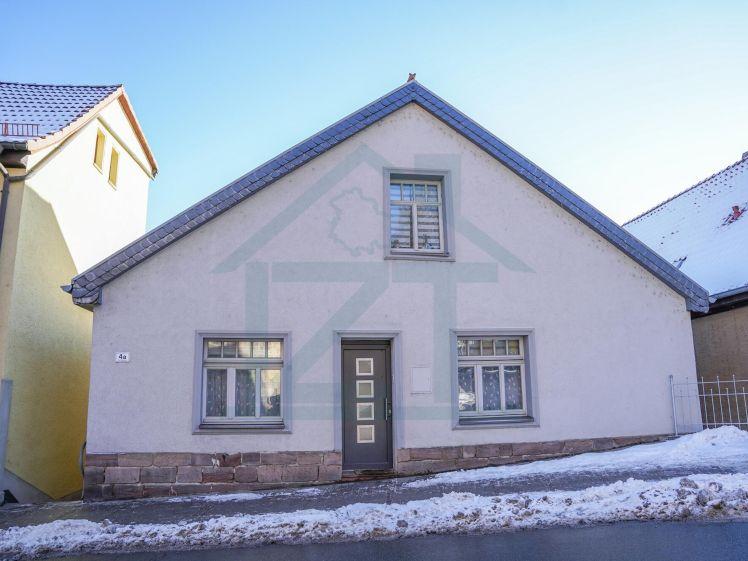 Maisonetteartige 4-Raum-Wohnung mit separatem Strassenzugang - Foto 1