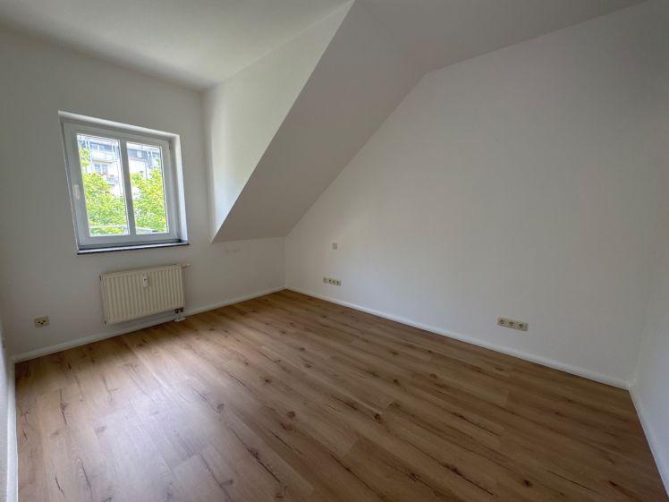 Alles NEU - DG + Aufzug + Küche mit Balkon + WG-gerecht ! - Foto 1