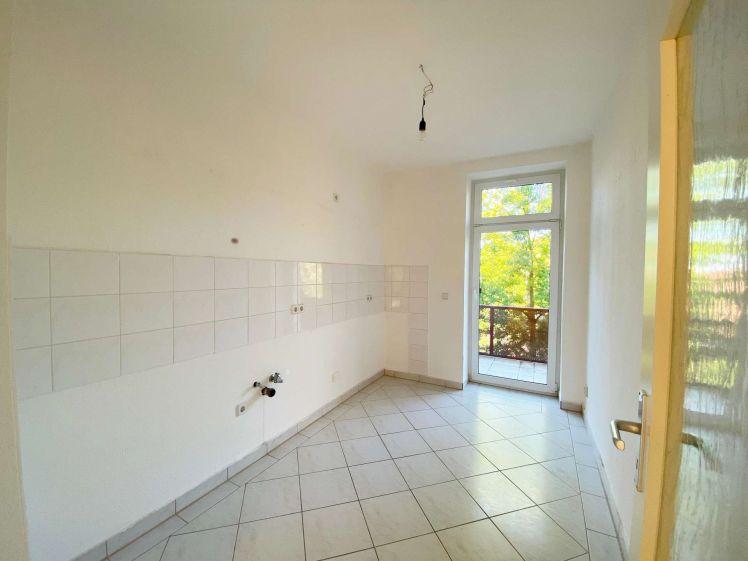 *** Einladende 3-Raum-Wohnung mit Balkon in Chemnitz-Bernsdorf verfügbar *** - Photo 1