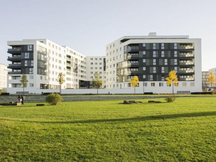 Wohnen mit Seeblick - 4,5 Zimmer Wohnung im Erdgeschoss mit Balkon und Terrasse - Photo 1